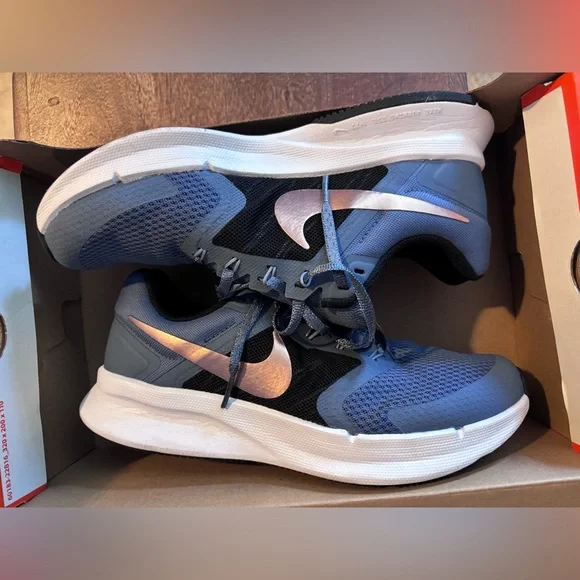 Nike Run Swift 3 Blue and Black Sneakers with Bronze Swoosh Women’s 9 - Picture 2 of 6